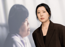 用影像紀錄看不見的生產線與女性身體：李恩喜個展《無塵室，繞絲室》